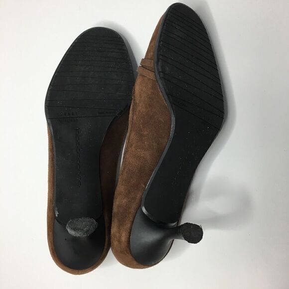 Stuart Weitzman Sz 6.5 brown 2 buckle kitten heel - Picture 8 of 8